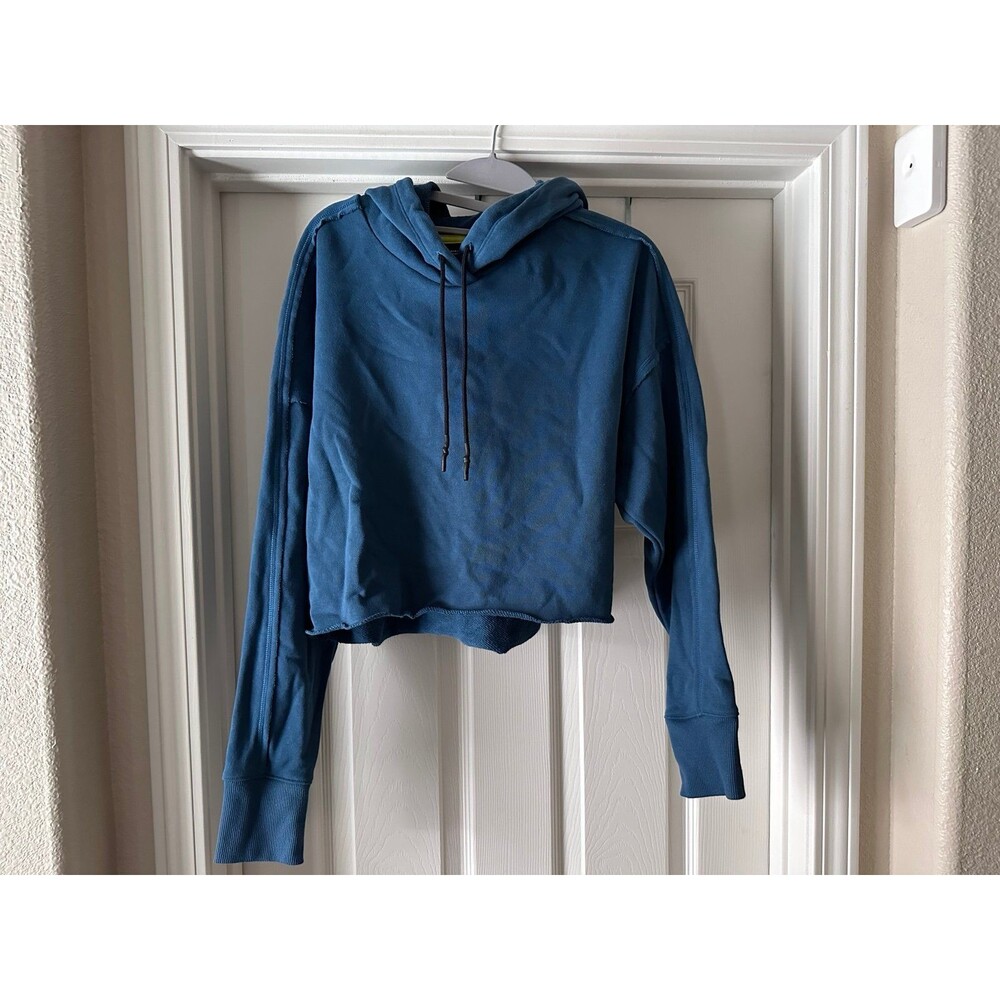 Under Armour Cropped Sweater Raw Hem Blue Small  Loose Fit Women